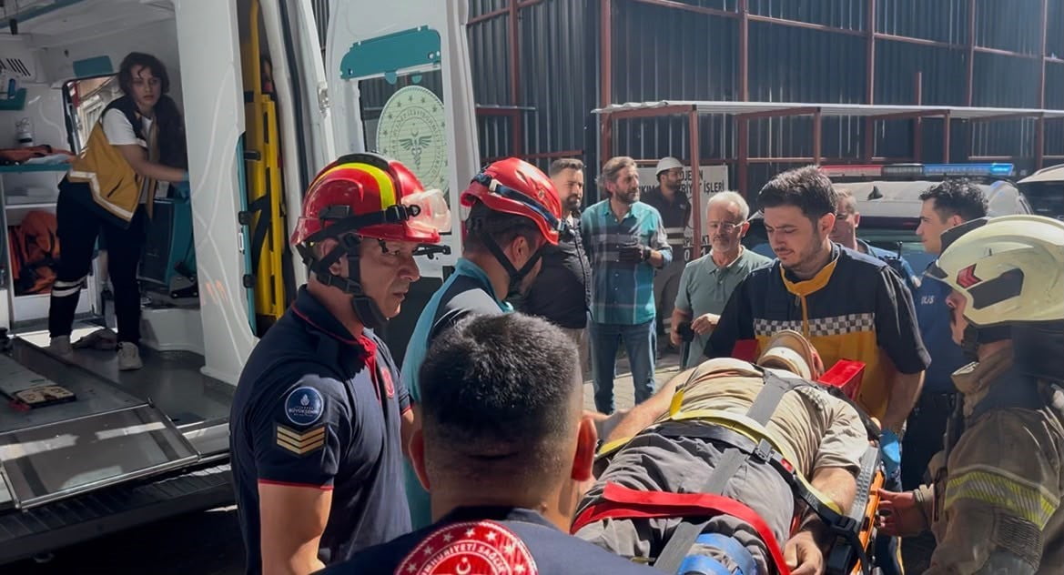 KADIKÖY CAFERAĞA MAHALLESİ'NDE KENTSEL DÖNÜŞÜM KAPSAMINDA YIKIMI YAPILAN BİR BİNADA GÖÇÜK MEYDANA...