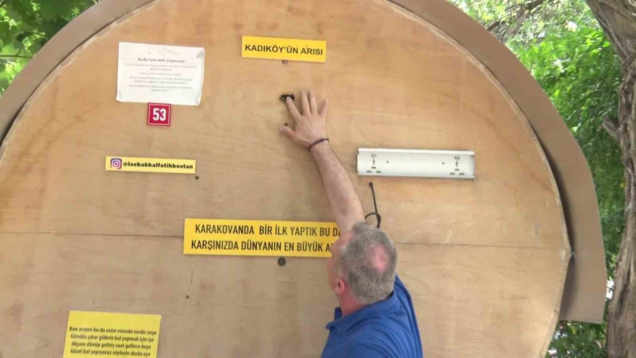 KADIKÖY’DE "LAZ BAKKAL" LAKABIYLA TANINAN FATİH BOSTAN, YAKLAŞIK 5 YILDIR İŞLETTİĞİ BAKKALIN...