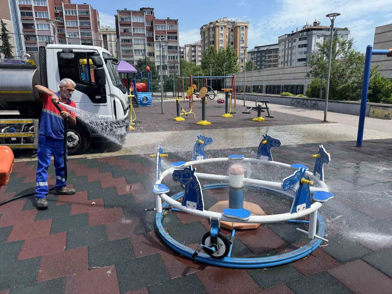 KAĞITHANE BELEDİYESİ, İLÇEDE VATANDAŞLARIN DAHA TEMİZ, SAĞLIKLI VE GÜVENLİ BİR ÇEVREDE...