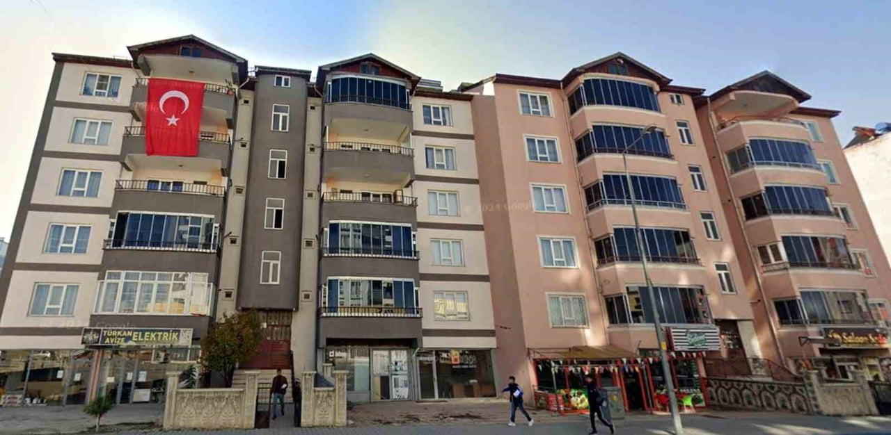 KAHRAMANMARAŞ'IN ELBİSTAN İLÇESİNDE 6 ŞUBAT DEPREMLERİNDE YIKILAN SAĞLAM EVLER SİTESİ'NDE 4...