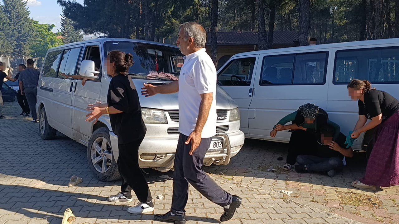 KAHRAMANMARAŞ'TA BİR PARKTA İKİ GRUP ARASINDA ÇIKAN KAVGA, POLİS EKİPLERİNİN MÜDAHALESİYLE SON...