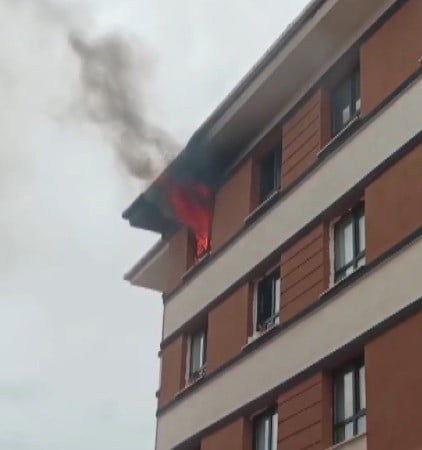 KAHRAMANMARAŞ'TA ÇIKAN İKAMET YANGINI İTFAİYE EKİPLERİNCE SÖNDÜRÜLDÜ.
