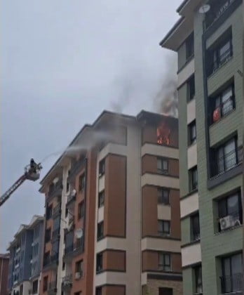 KAHRAMANMARAŞ'TA ÇIKAN İKAMET YANGINI İTFAİYE EKİPLERİNCE SÖNDÜRÜLDÜ.
