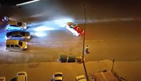 KAHRAMANMARAŞ'TA DRİFT YAPARAK TRAFİK GÜVENLİĞİNİ TEHLİKEYE ATAN SÜRÜCÜYE 140 BİN TL İDARİ PARA...