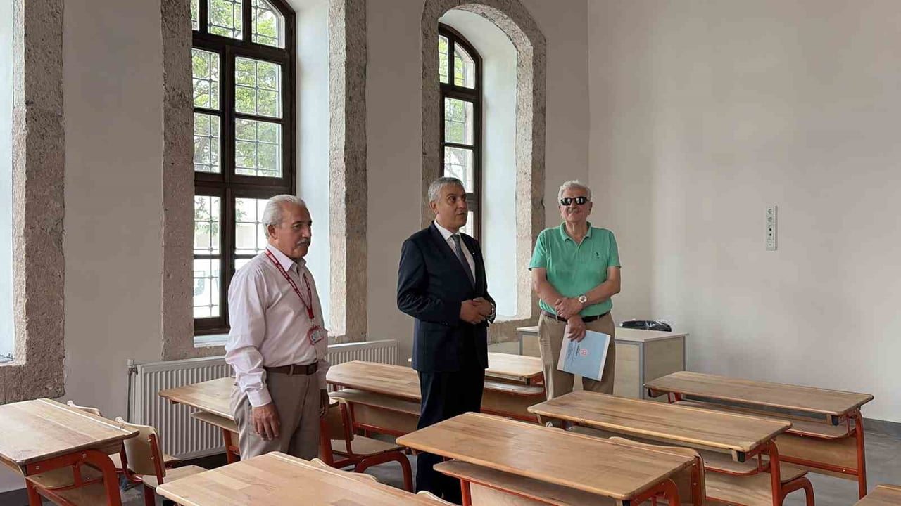 KAHRAMANMARAŞ MERKEZLİ DEPREMLERDE HASAR GÖREN OSMANİYE'NİN SİMGE YAPILARINDAN 115 YILLIK 7 OCAK...
