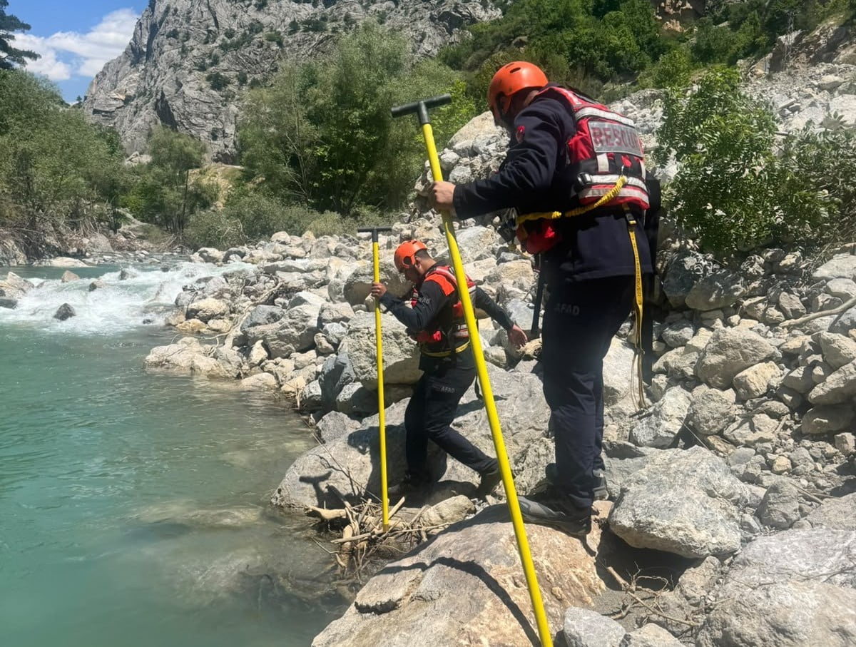 KAHRAMANMARAŞ’TA BALIK TUTTUĞU SIRADA DENGESİNİ KAYBEDEREK CEYHAN NEHRİ’NE DÜŞEN 62 YAŞINDAKİ...