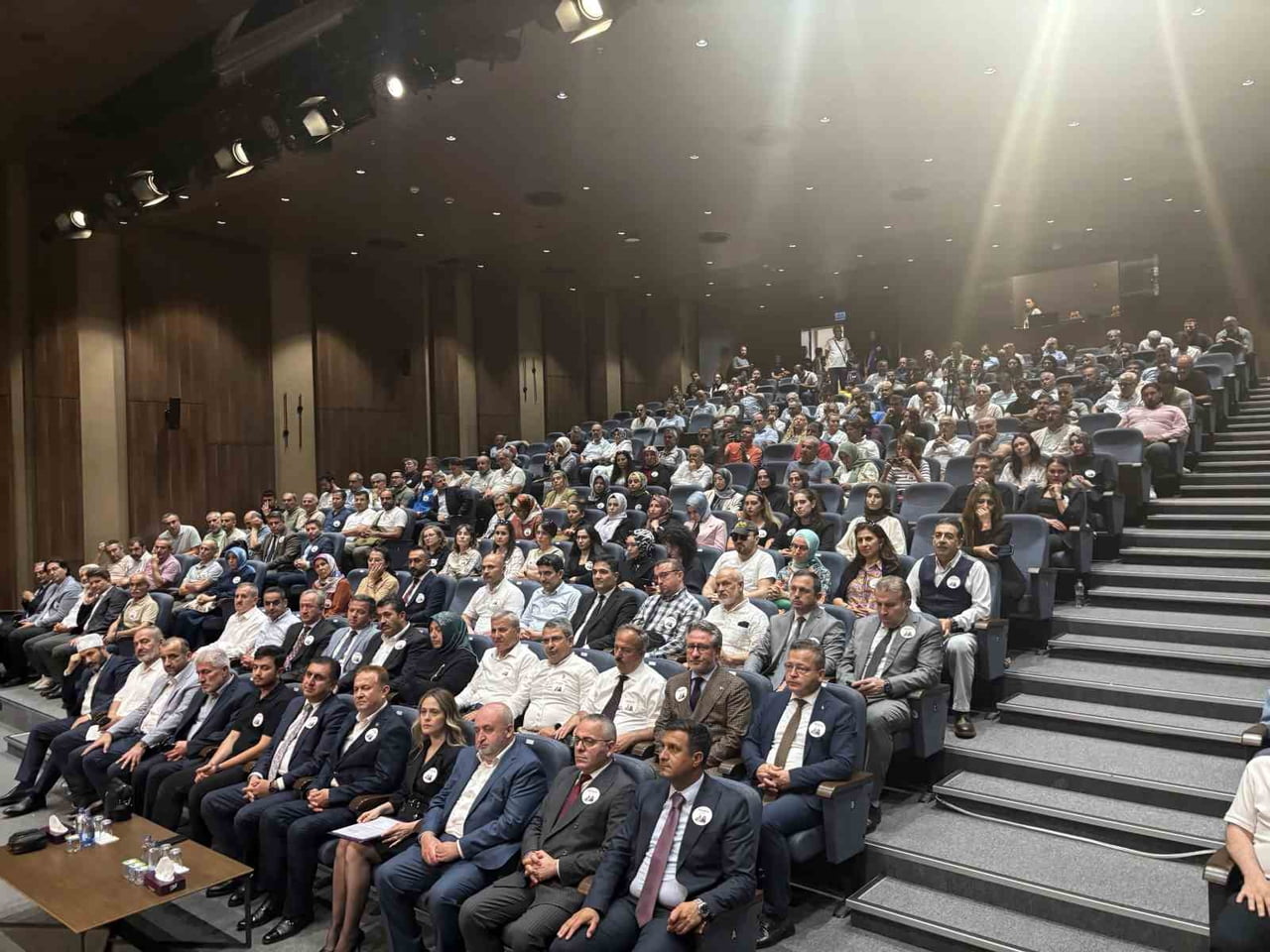 KAHRAMANMARAŞ’TAKİ OKUL SALDIRISINDA ŞEHİT OLAN ÖĞRETMENLER ADINA FATİH’TE "ÖĞRETMENİME VEFA"...