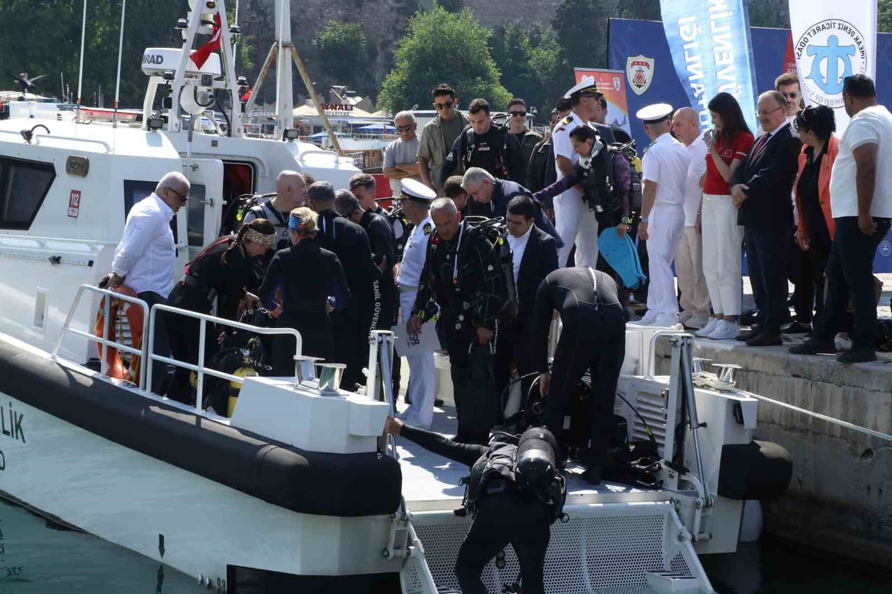 KALEİÇİ'NDE DALIŞ ETKİNLİĞİ DÜZENLENDİ