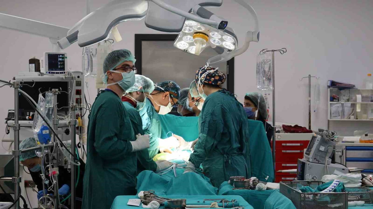 KALP AMELİYATI İÇİN BİRÇOK ÜLKE ARASINDAN TÜRKİYE’Yİ TERCİH EDEN 49 YAŞINDAKİ ABD VATANDAŞI, BURSA...