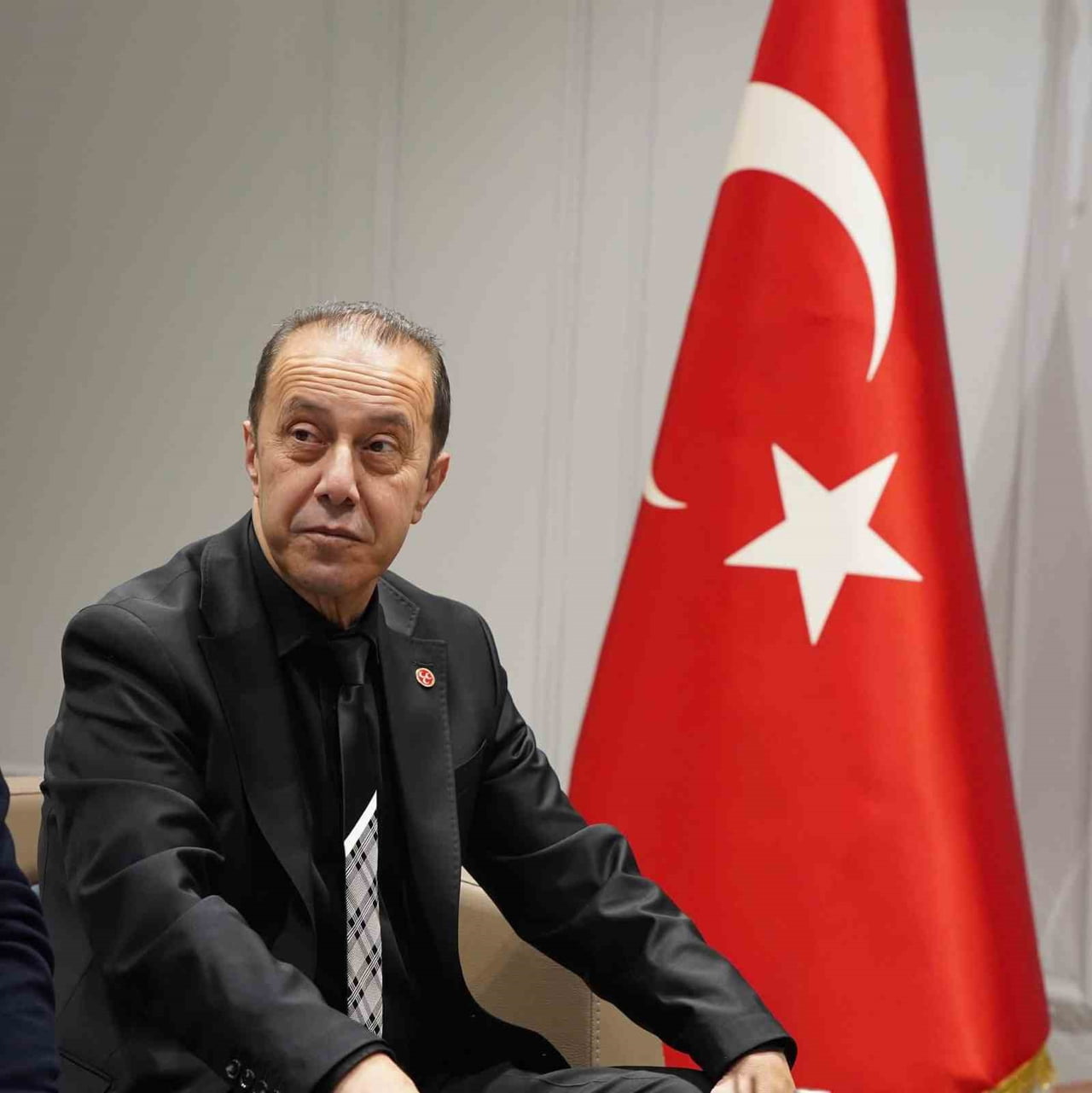 KAMİL AKIN
