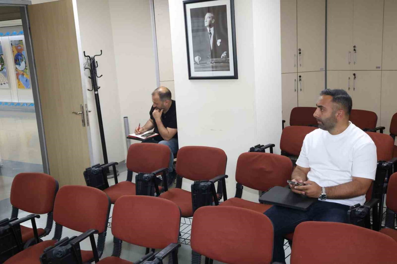 KANDIRA’DA ALTYAPISI TAMAMLANAN BÖLGELERDE 80 KİLOMETRELİK YOLUN YENİLENMESİ İÇİN ÜSTYAPI İHALESİ...
