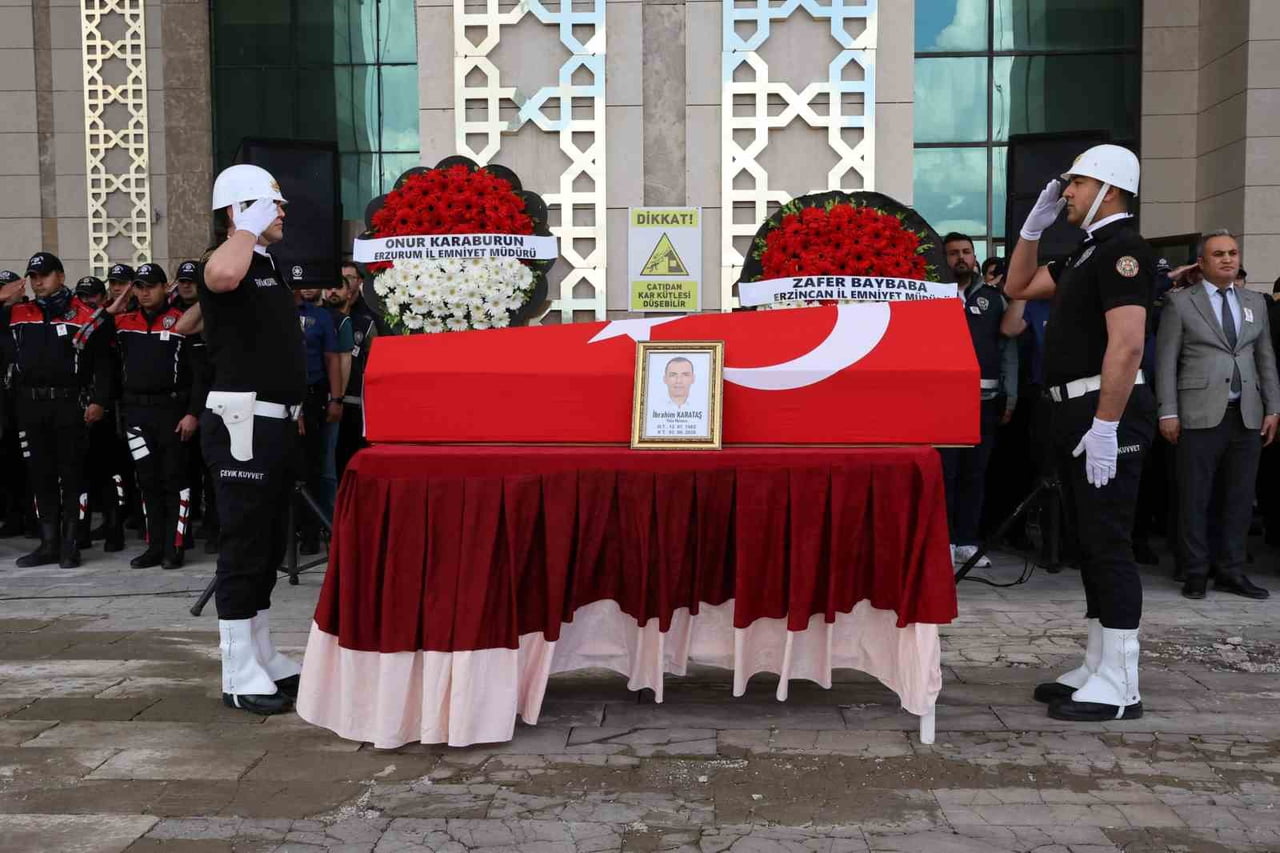 KANSER NEDENİYLE HAYATINI KAYBEDEN POLİS MEMURU İBRAHİM KARATAŞ SON YOLCULUĞUNA UĞURLANDI