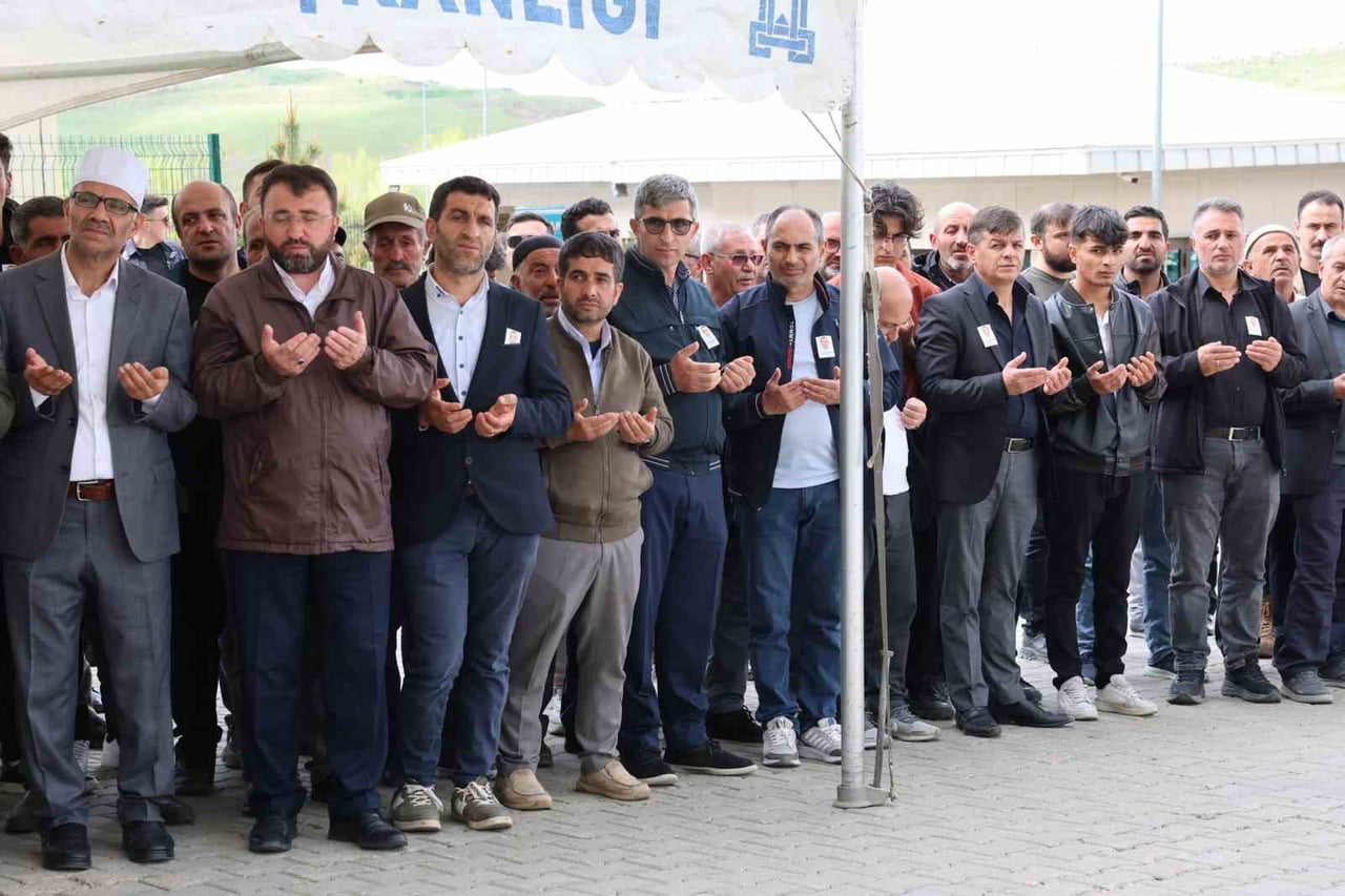 KANSER NEDENİYLE HAYATINI KAYBEDEN POLİS MEMURU İBRAHİM KARATAŞ SON YOLCULUĞUNA UĞURLANDI