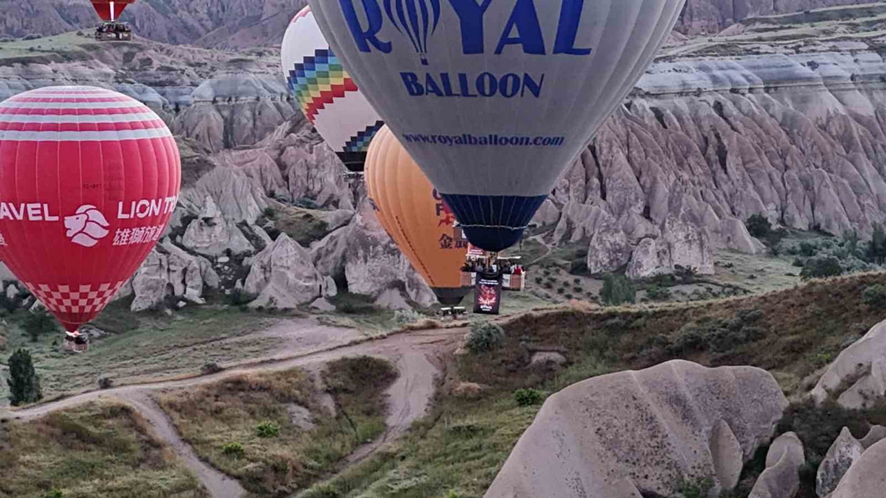 KAPADOKYA'DA SICAK HAVA BALONLARI, A MİLLİ FUTBOL TAKIMI'NIN YARIN PARAGUAY İLE OYNAYACAĞI 2026...