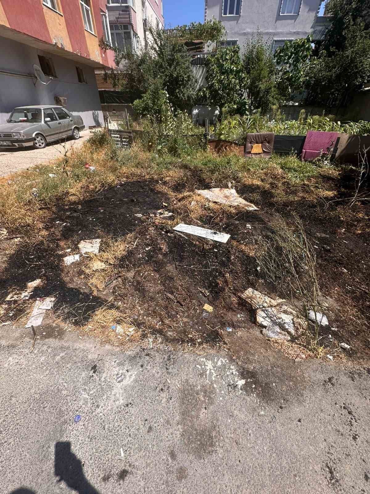KAPAKLI İLÇESİNDE BULUNAN OTLUK ALANDA  ÇIKAN YANGIN VATANDAŞLAR VE İTFAİYE EKİPLERİ TARAFINDAN...