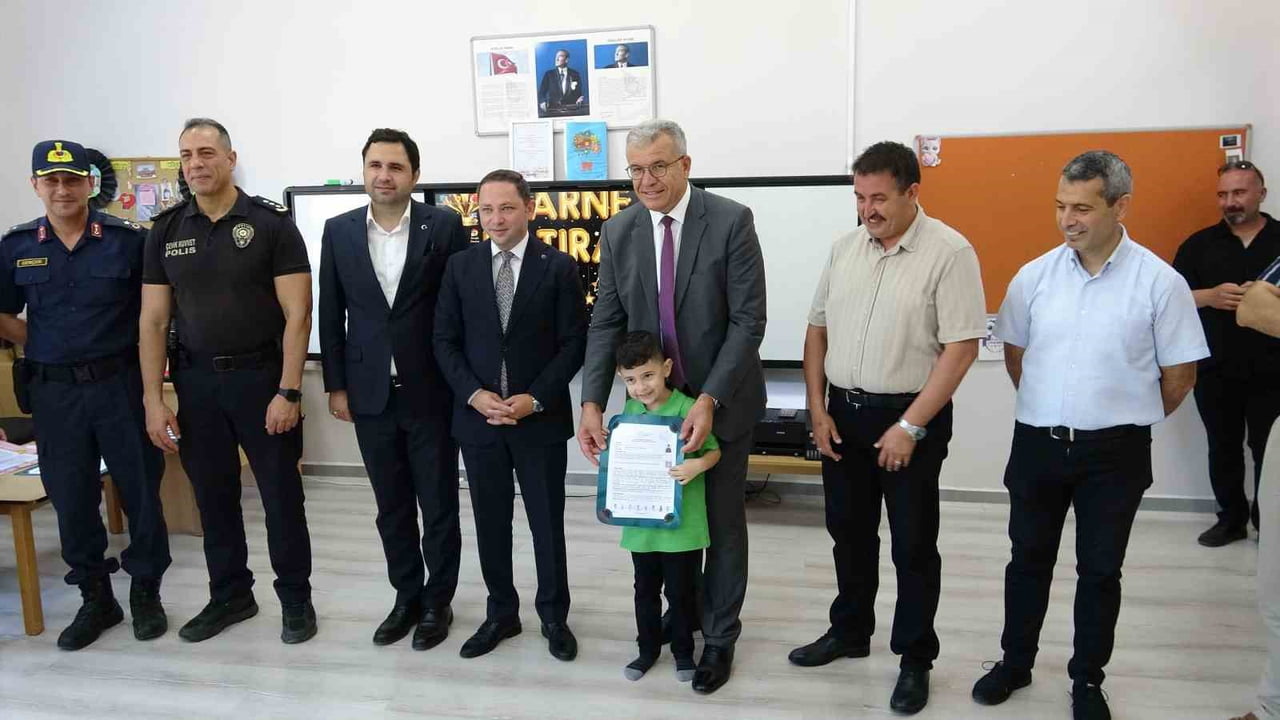 KARABİGA BELEDİYE BAŞKANI AHMET ELBİ, KARNE TÖRENİNE KATILDI