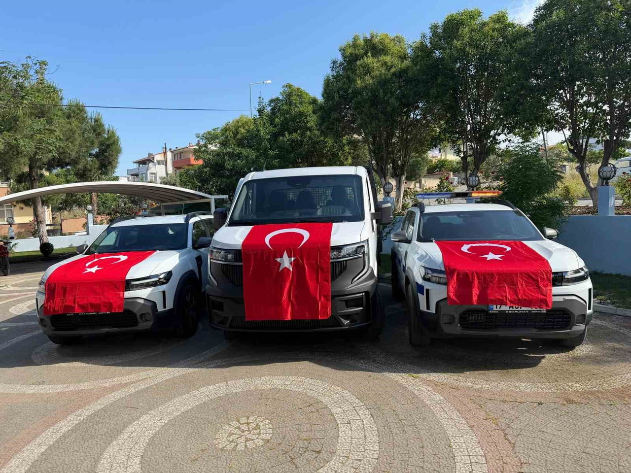 KARABİGA BELEDİYESİ, HİZMET KALİTESİNİ ARTIRMAK AMACIYLA ARAÇ FİLOSUNU YENİ HİBE ARAÇLARLA...