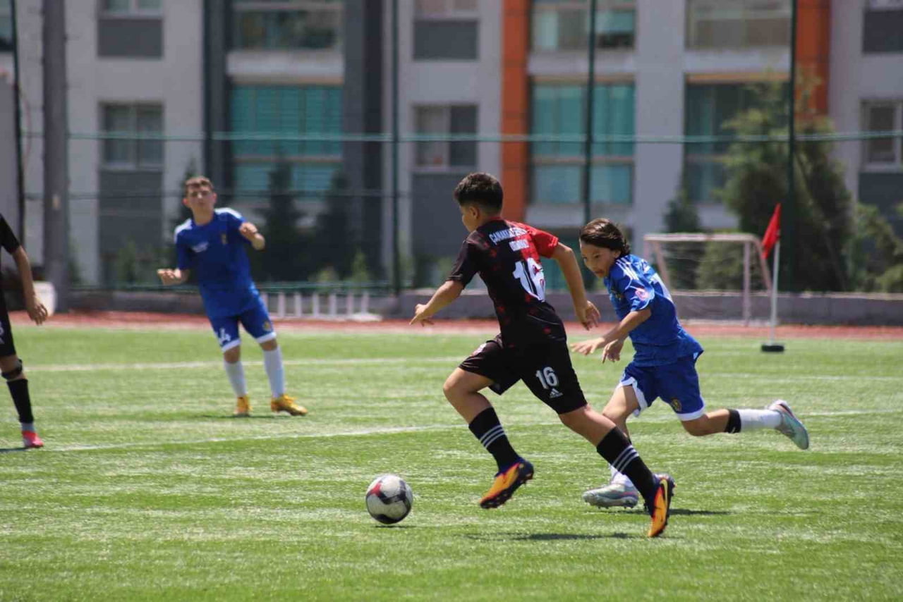KARABÜK'TE GENÇLİK VE SPOR BAKANLIĞI İLE MİLLİ EĞİTİM BAKANLIĞI İŞ BİRLİĞİNDE DÜZENLENEN OKUL...