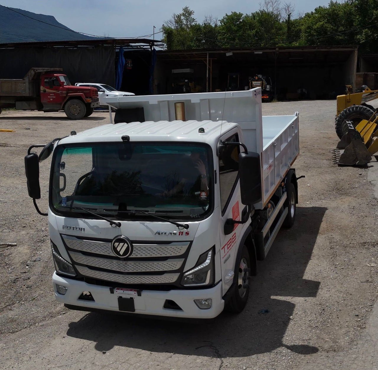 KARABÜK'ÜN YENİCE İLÇE BELEDİYESİ, HİZMET KAPASİTESİNİ ARTIRMAK AMACIYLA ARAÇ FİLOSUNA YENİ BİR...