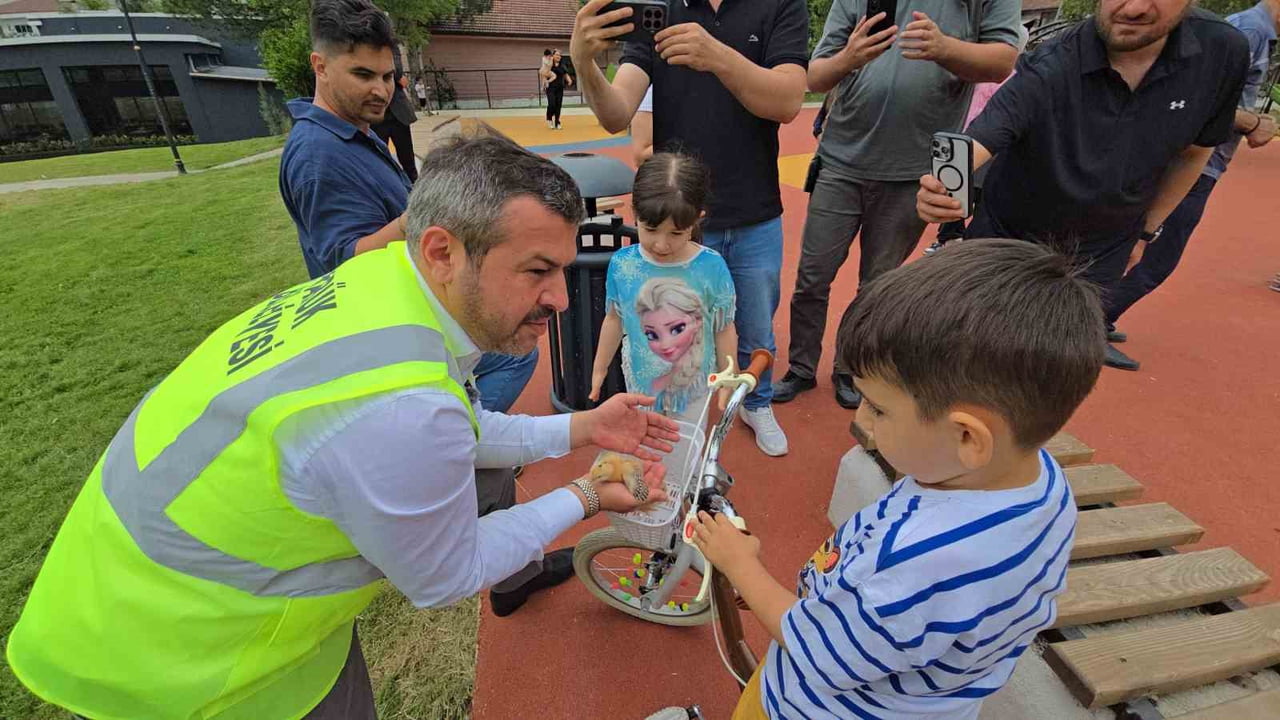 KARABÜK BELEDİYE BAŞKANI ÖZKAN ÇETİNKAYA, 5 HAZİRAN DÜNYA ÇEVRE GÜNÜ KAPSAMINDA GENÇLER VE...
