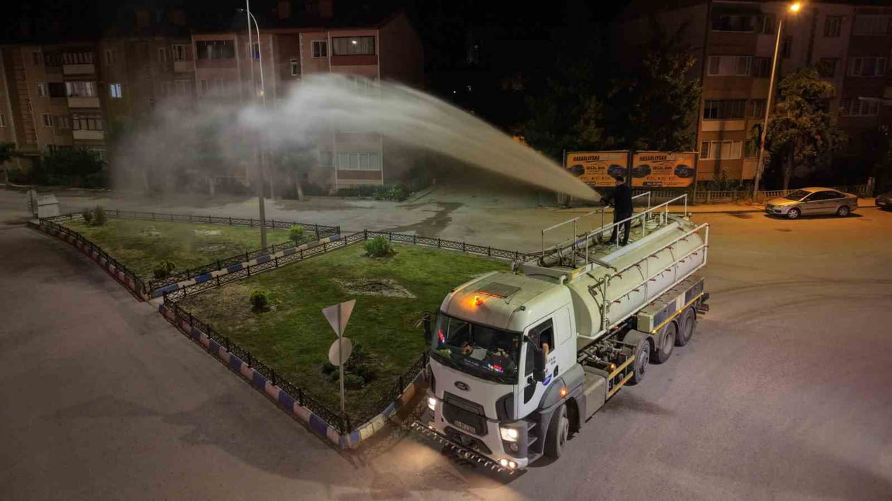KARABÜK BELEDİYESİ, KENT GENELİNDEKİ PARK, BAHÇE VE PEYZAJ ALANLARINDA YEŞİL DOKUNUN KORUNMASI...