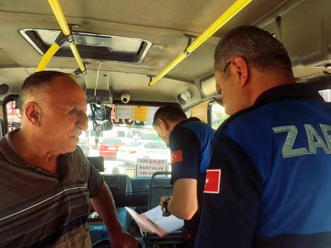 KARABÜK BELEDİYESİ, ŞEHİR İÇİ TOPLU TAŞIMADA HİZMET KALİTESİNİ ARTIRMAK AMACIYLA MİNİBÜSLERDE...