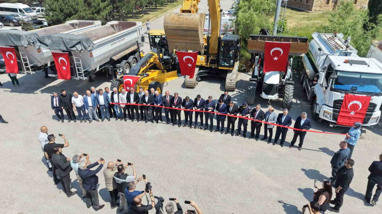 KARABÜK İL ÖZEL İDARESİNİN HİZMET KAPASİTESİNİ ARTIRMAK AMACIYLA TEMİN EDİLEN 13 ARAÇ VE İŞ...