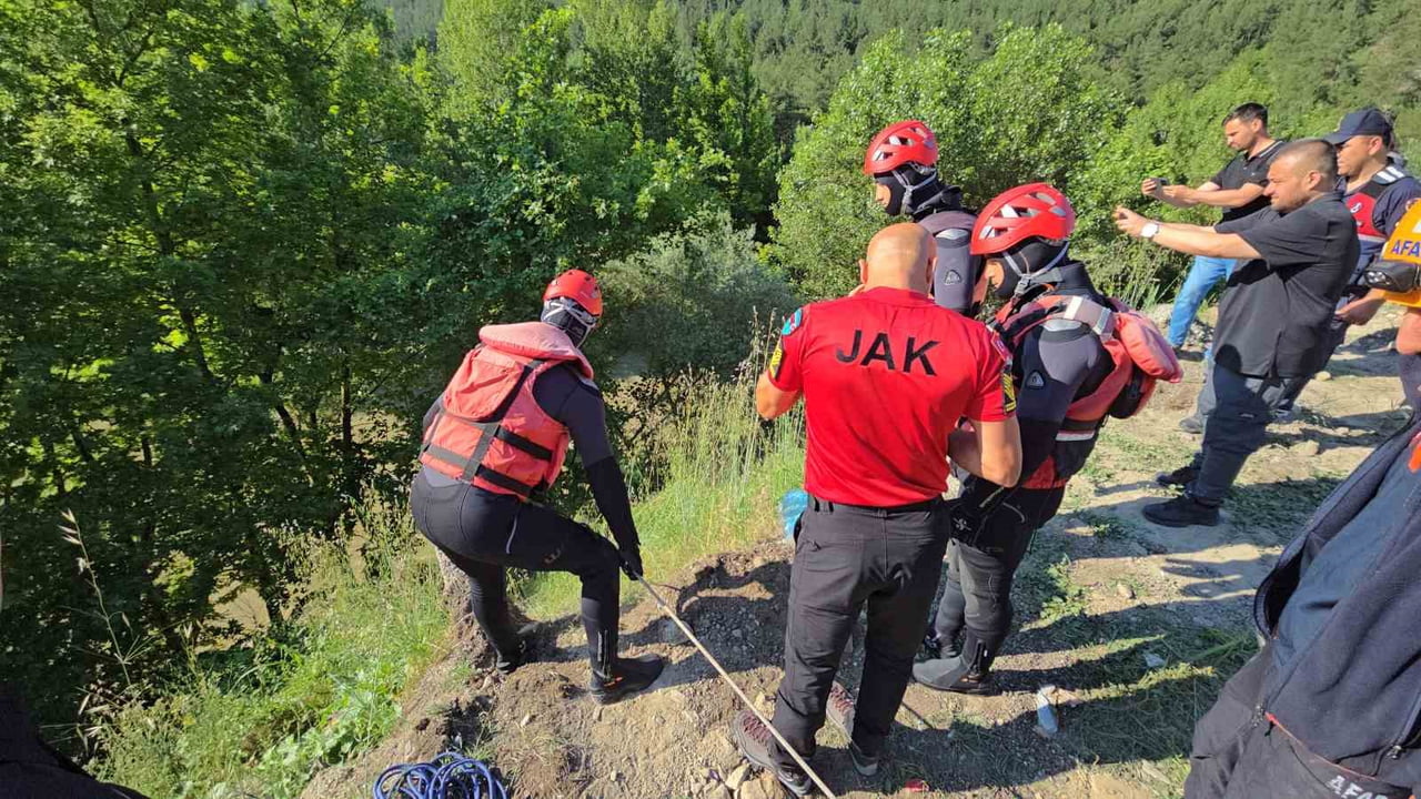 KARABÜK’TE FİLYOS ÇAYI’NA DÜŞEREK AKINTIYA KAPILARAK KAYBOLAN CHP KARABÜK İL BAŞKAN YARDIMCISI...