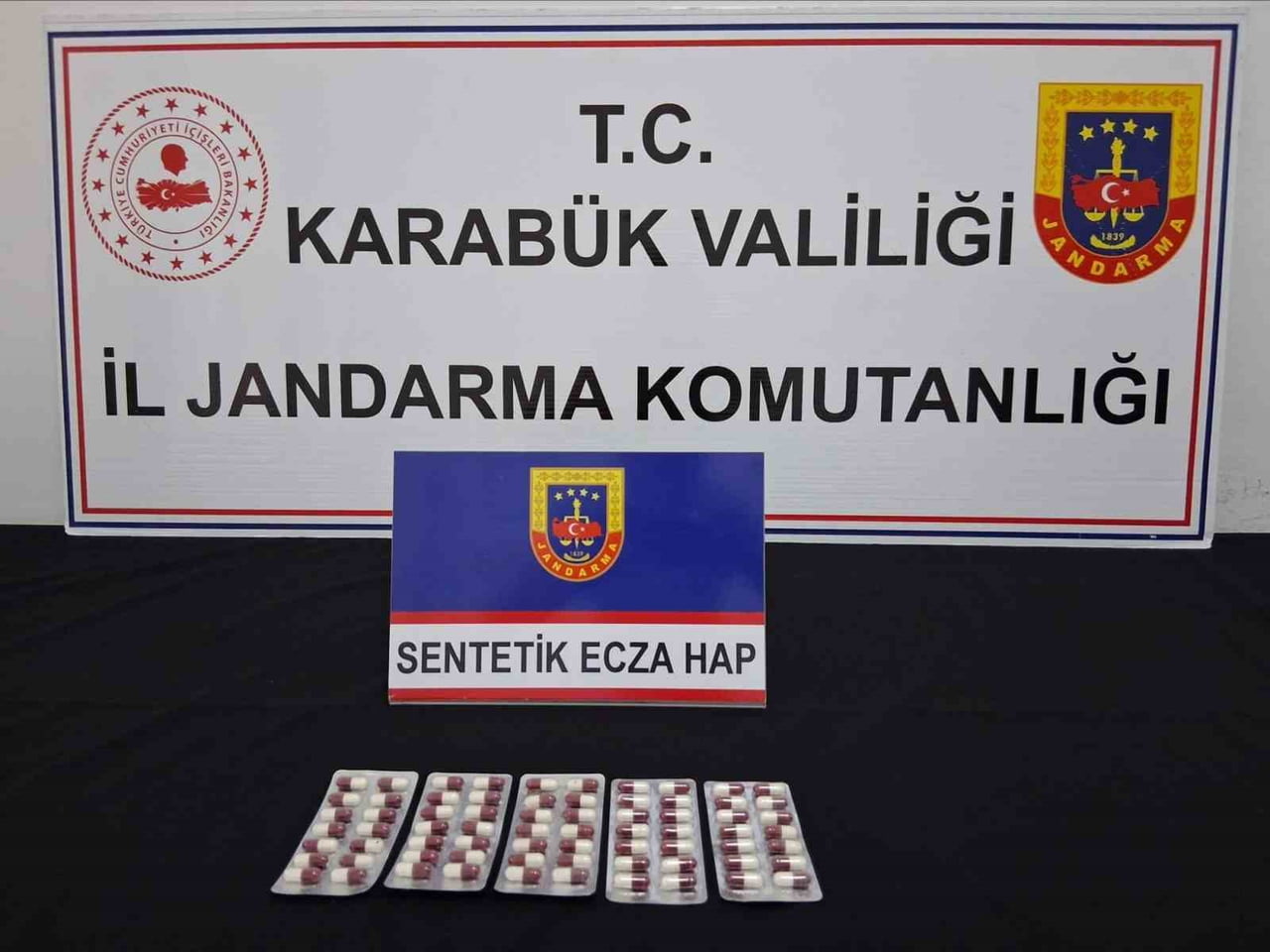 KARABÜK’TE JANDARMA EKİPLERİNCE DÜZENLENEN UYUŞTURUCU OPERASYONLARINDA 7 KİŞİ GÖZALTINA...