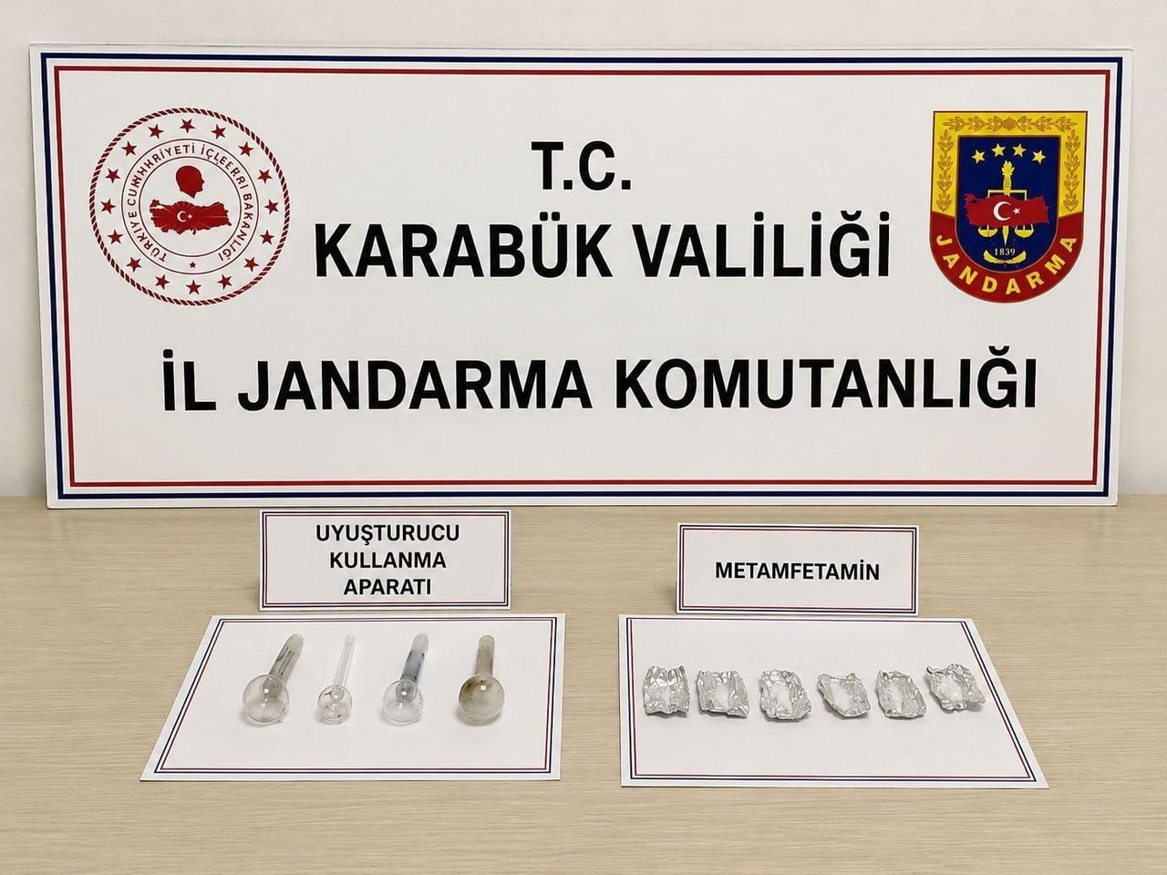 KARABÜK’TE JANDARMA EKİPLERİNCE DÜZENLENEN UYUŞTURUCU OPERASYONLARINDA SENTETİK ECZA HAP VE...