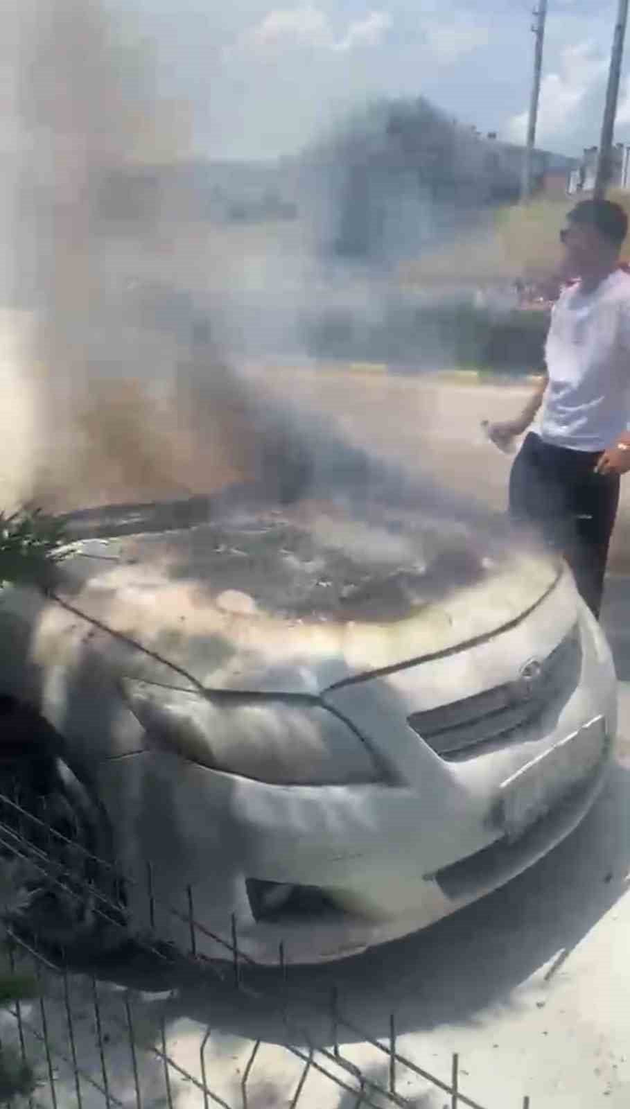 KARABÜK’ÜN SAFRANBOLU İLÇESİNDE SEYİR HALİNDEKİ OTOMOBİLİN MOTOR BÖLÜMÜNDE ÇIKAN YANGIN, İTFAİYE...