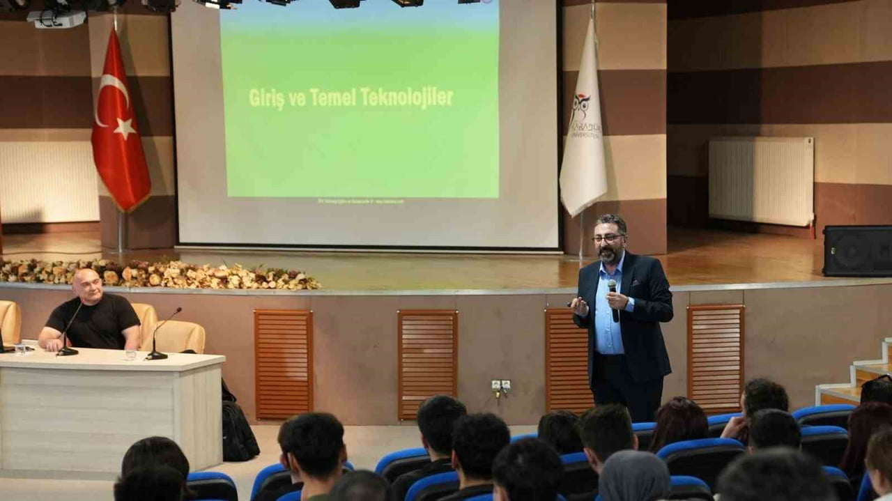KARABÜK ÜNİVERSİTESİ'NDE DÜZENLENEN "ENDÜSTRİ 5.0, KARANLIK FABRİKALAR VE YAPAY ZEKÂNIN ENDÜSTRİDE...