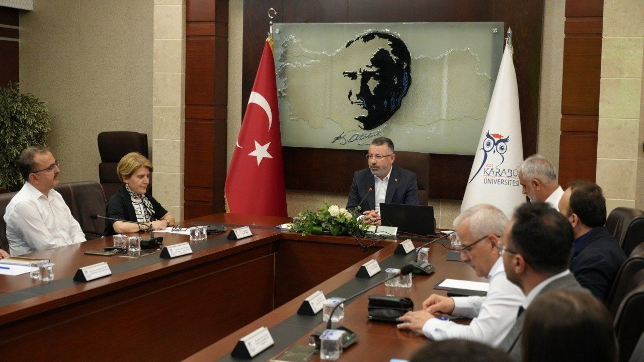 KARABÜK ÜNİVERSİTESİ'NDE İLK KEZ TOPLANAN ÖĞRENCİ SENATOSU, ÖĞRENCİLERİN GÖRÜŞ VE TALEPLERİNİ...