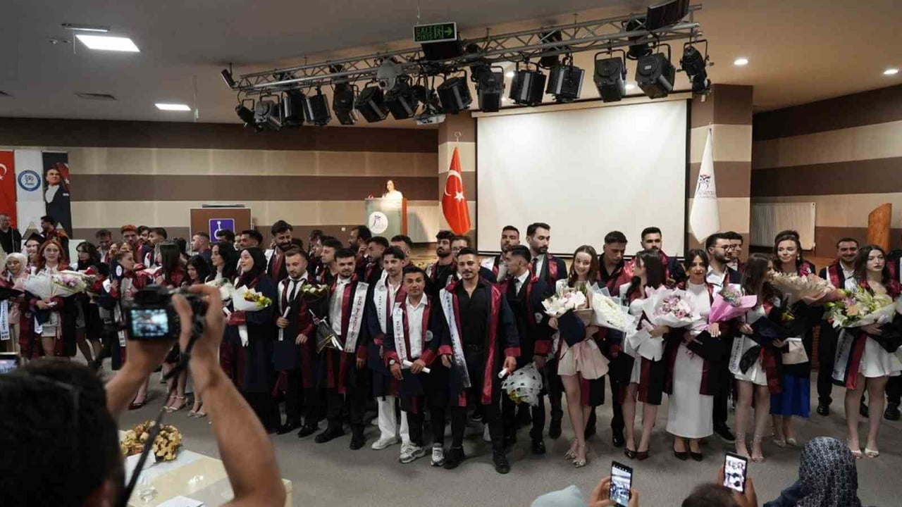 KARABÜK ÜNİVERSİTESİ (KBÜ) HASAN DOĞAN SPOR BİLİMLERİ FAKÜLTESİ, 2025-2026 AKADEMİK YILI MEZUNİYET...