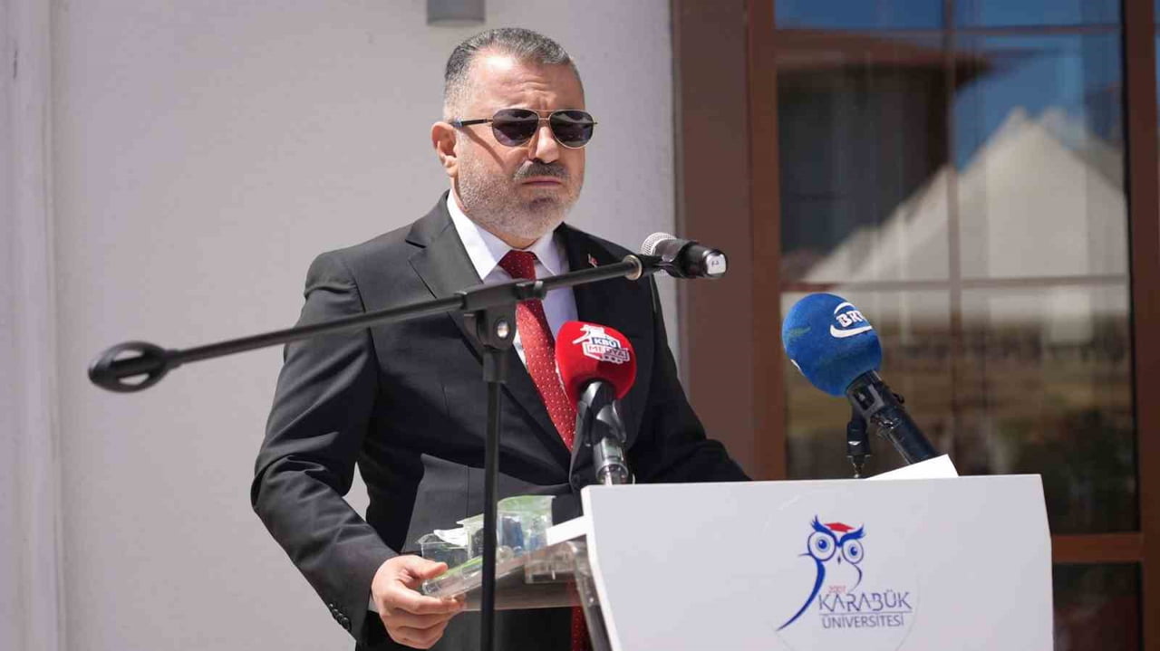 KARABÜK ÜNİVERSİTESİ REKTÖRÜ PROF. DR. FATİH KIRIŞIK, TÖRENDE YAPTIĞI KONUŞMADA TÜRKER...