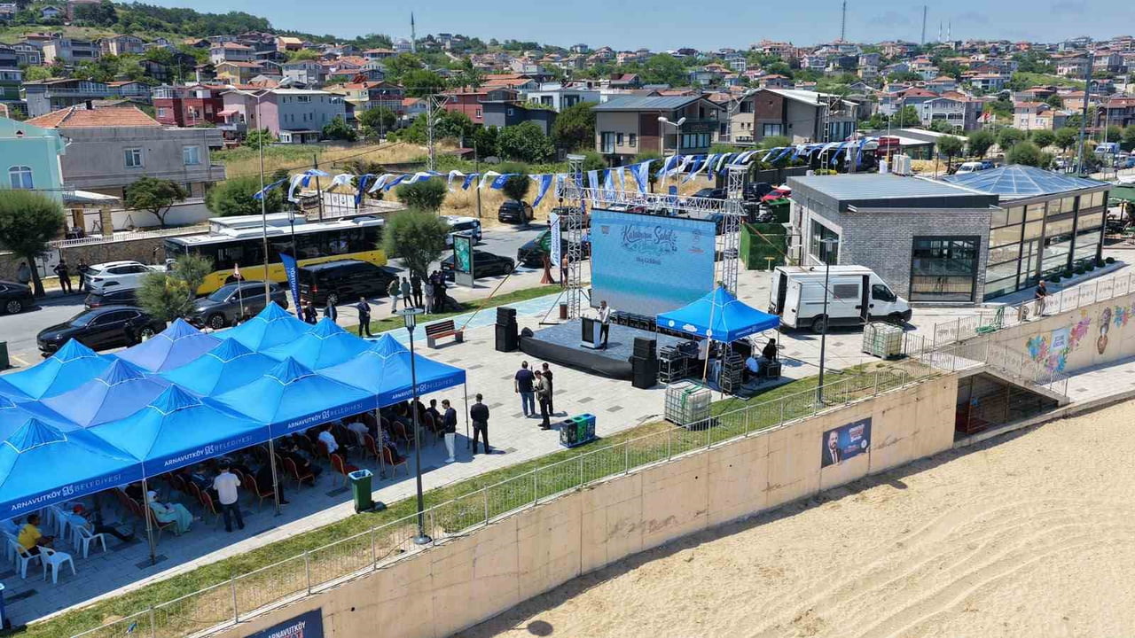 KARABURUN SAHİLİ'NDE ÖDÜL TAKDİM PROGRAMI DÜZENLENDİ.