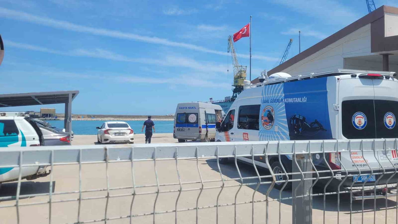 KARADENİZ'DE SALDIRI DÜZENLENEN TÜRK BAYRAKLI BALIKÇI GEMİSİNDE HAYATINI KAYBEDEN VATANDAŞ İLE 4...