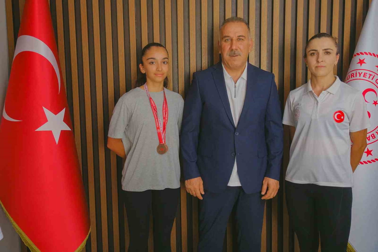 KARAMAN'DA DÜZENLENEN OKUL SPORLARI BİSİKLET TÜRKİYE BİRİNCİLİĞİ YARIŞMALARI'NDA TÜRKİYE ÜÇÜNCÜSÜ...