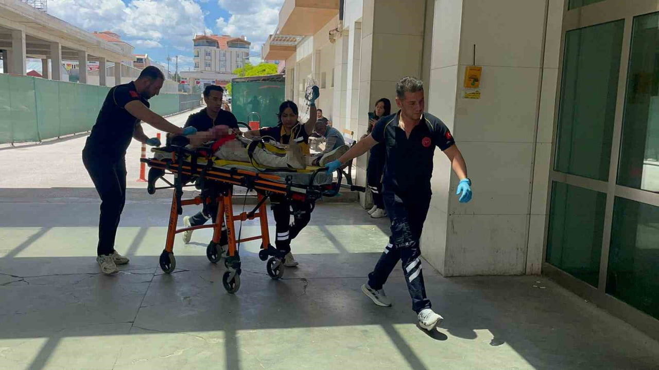 KARAMAN'DA KAYINBİRADERİ TARAFINDAN BIÇAKLANAN EMRE G., KALDIRILDIĞI HASTANEDE TEDAVİ ALTINA...