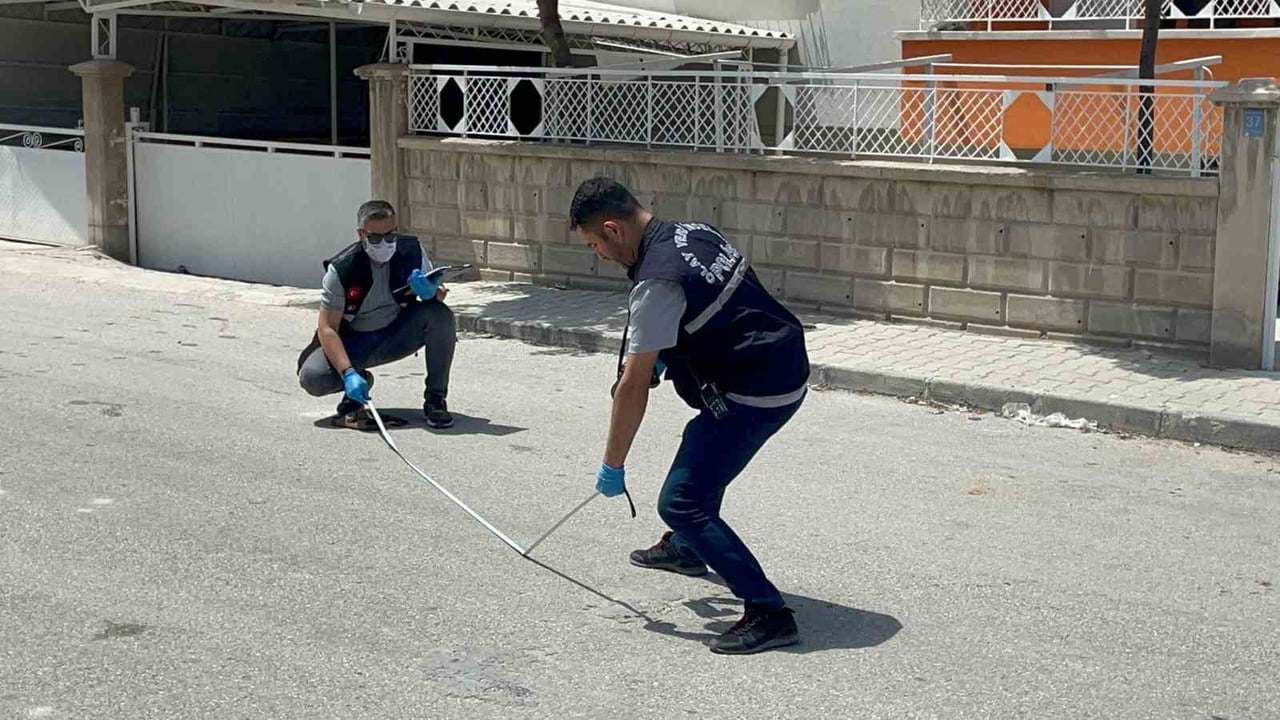 KARAMAN'DA KAYINBİRADERİ TARAFINDAN BIÇAKLANAN ŞAHIS AĞIR YARALANDI.