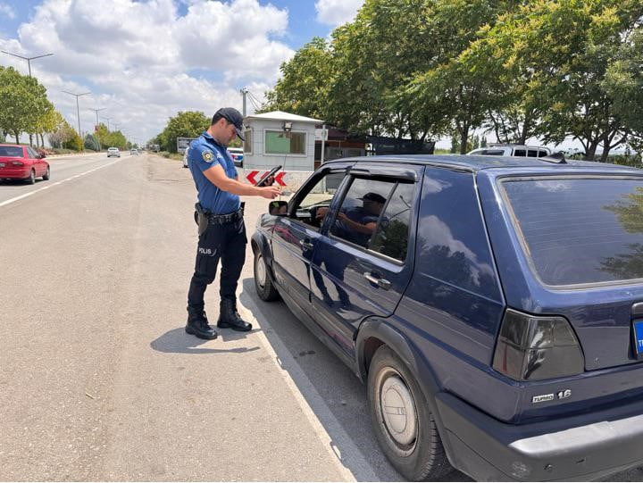 KARAMAN'DA POLİSİN GERÇEKLEŞTİRDİĞİ ASAYİŞ UYGULAMALARINDA ÇEŞİTLİ SUÇLARDAN ARANAN 12 KİŞİ...