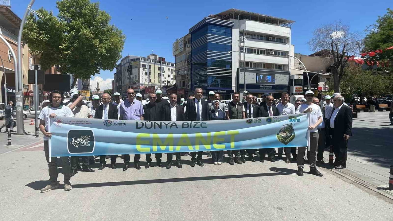 KARAMAN'DA ‘TÜRKİYE ÇEVRE HAFTASI’ NEDENİYLE YÜRÜYÜŞ VE BAZI ETKİNLİKLER DÜZENLENDİ.
