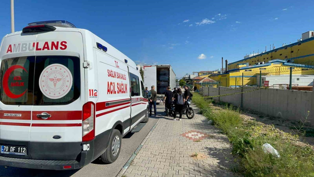 KARAMAN’DA BİR TIR ŞOFÖRÜ PARK HALİNDEKİ TIRININ DORSESİNDE ÖLÜ BULUNDU.