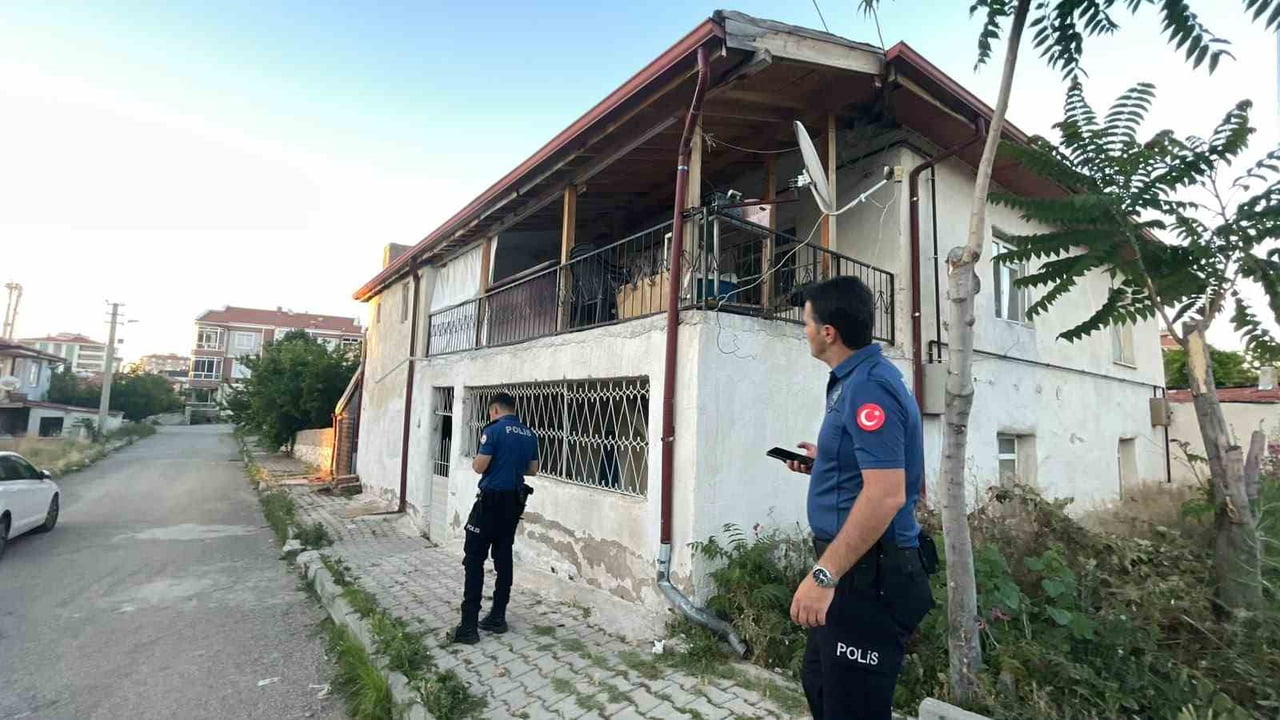 KARAMAN’DA EVLERİNİN BALKONUNDAN DÜŞEN 3 YAŞINDAKİ KIZ ÇOCUĞU YARALANDI.