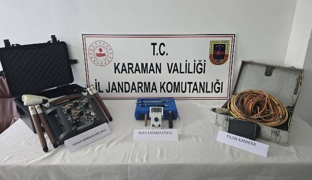 KARAMAN’DA JANDARMANIN UYGULANMALARINDA ÇEŞİTLİ TARİHİ ESERLER ELE GEÇİRİLİRKEN, YAKALANAN 39...