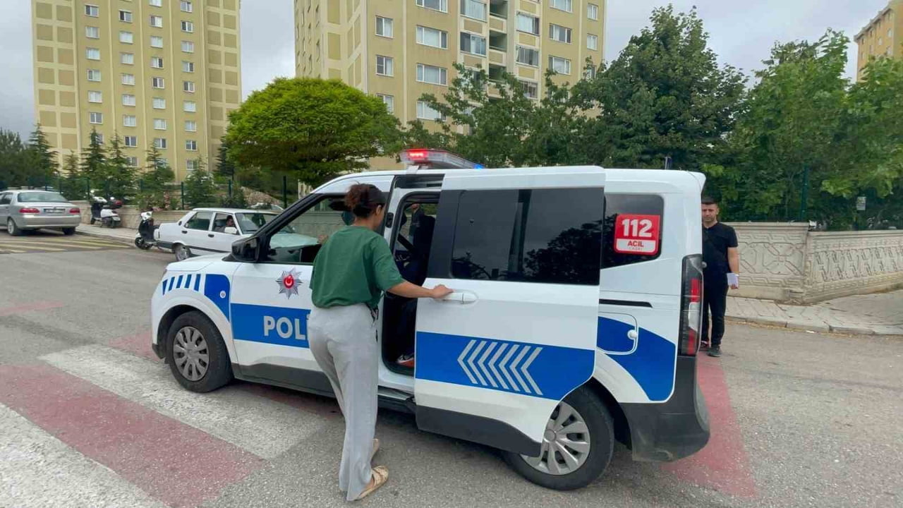 KARAMAN’DA KİMLİĞİNİ EVDE UNUTAN SEMANUR GÖK'ÜN YARDIMINA POLİS EKİBİ YETİŞTİ.