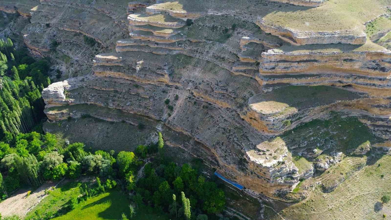 KARAMAN MERKEZE 37 KİLOMETRE UZAKLIKTA BULUNAN GÜLDERE KÖYÜ, KÖKLÜ TARİHİ, DOĞAL GÜZELLİKLERİ VE...