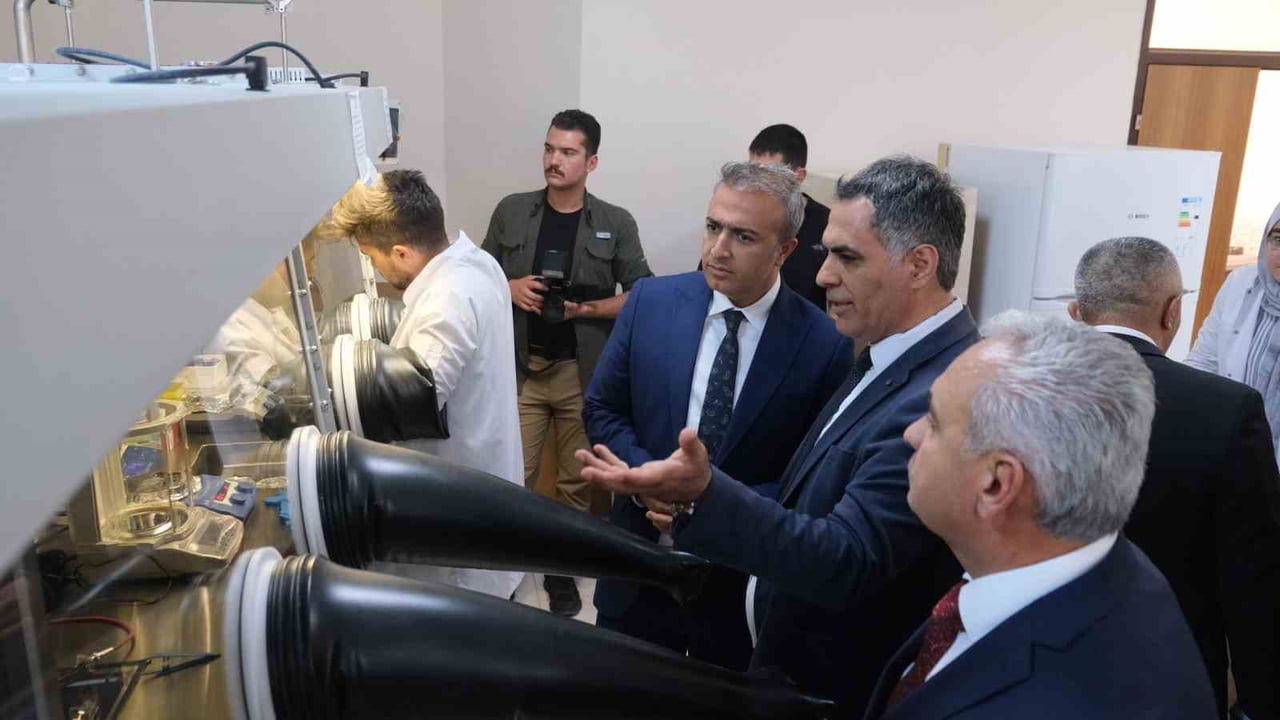 KARAMAN VALİSİ HAYRETTİN ÇİÇEK, KARAMANOĞLU MEHMETBEY ÜNİVERSİTESİ (KMÜ) MÜHENDİSLİK FAKÜLTESİ’NDE...