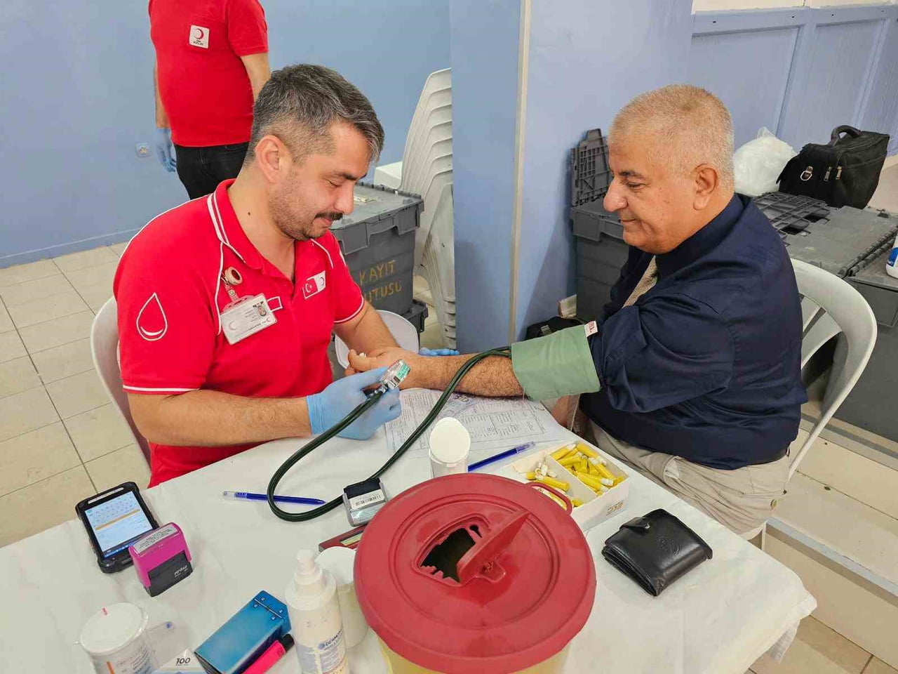 KARESİ'DE 'KAN"PANYA' İLE EĞİTİMCİLER KAN BAĞIŞINI YAPTI