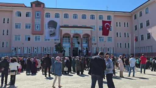 Karne gününde anlamlı açılış: Şehit Adem Cankurtaran'ın hatıraları isminin verildiği okulda...